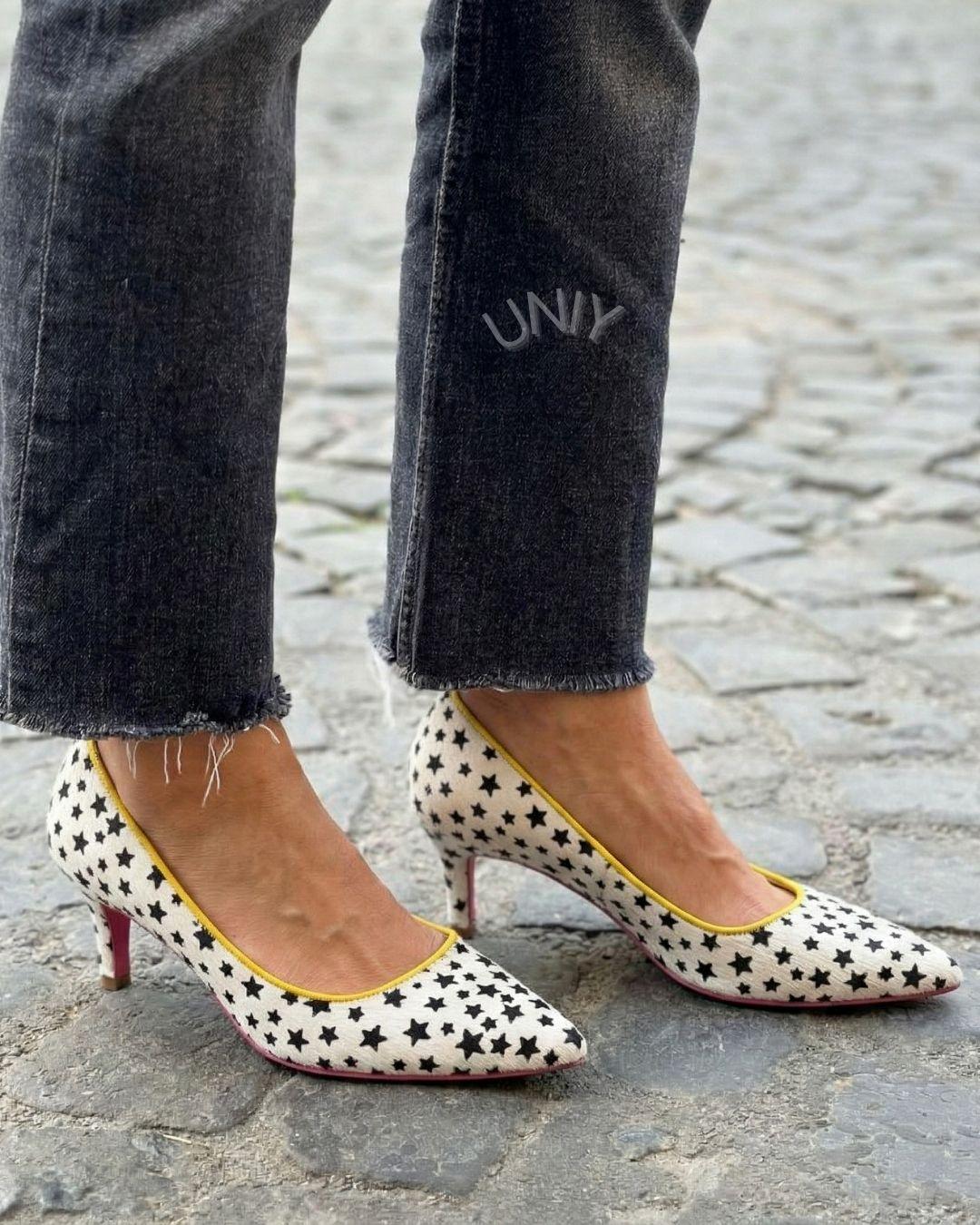 Sterprint pumps van imitatiesuède met puntige neus en kittenhak [Pre Order]