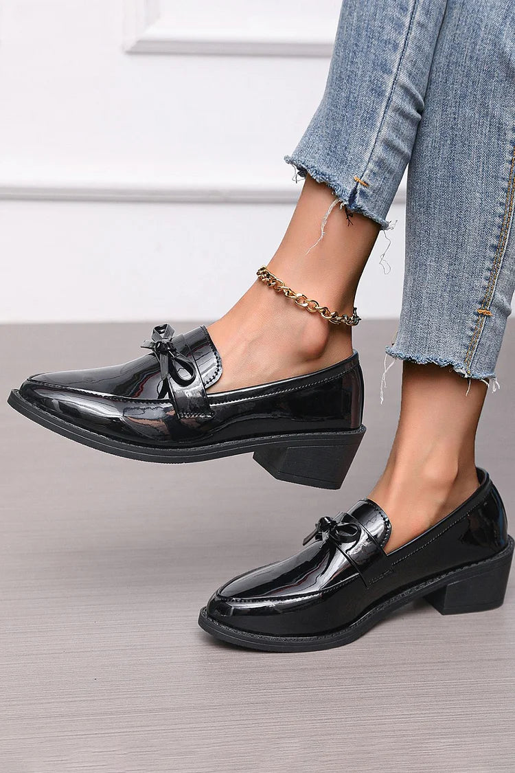 Einfarbige, spitze Zehen-Loafer mit Blockabsatz und Schleifendekor im Patchwork-Stil