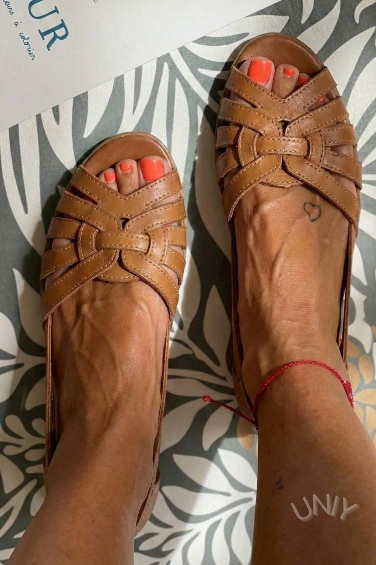 Sandales plates vintage marron tressées à bout ouvert style pêcheur avec découpes [Précommande]