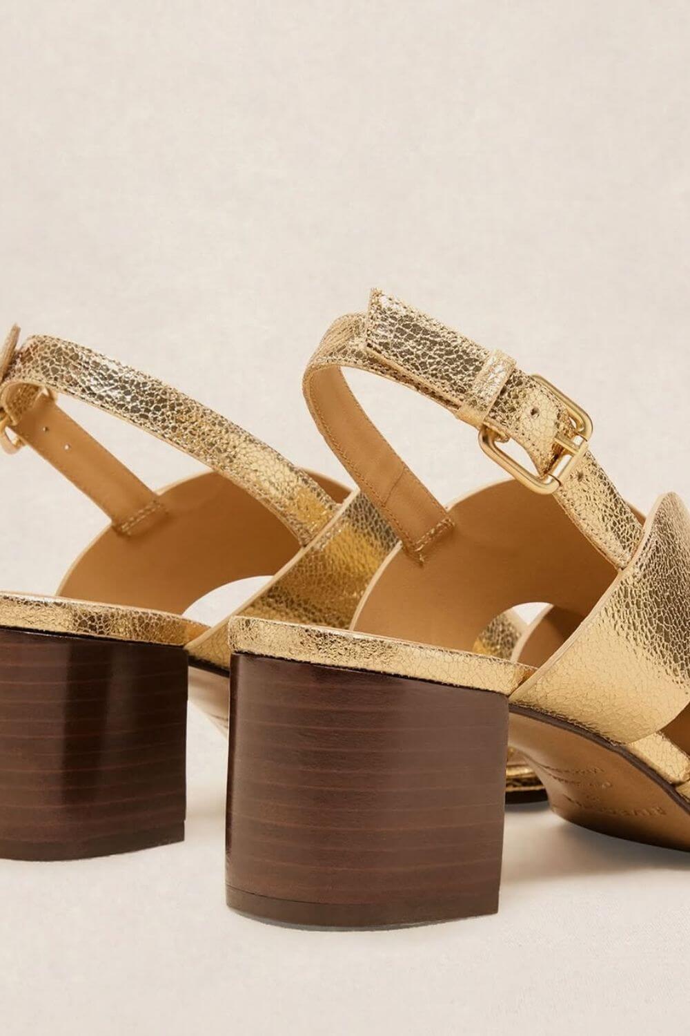 Sandali con tacco a blocco e cinturino incrociato color oro metallizzato [Pre-ordine]