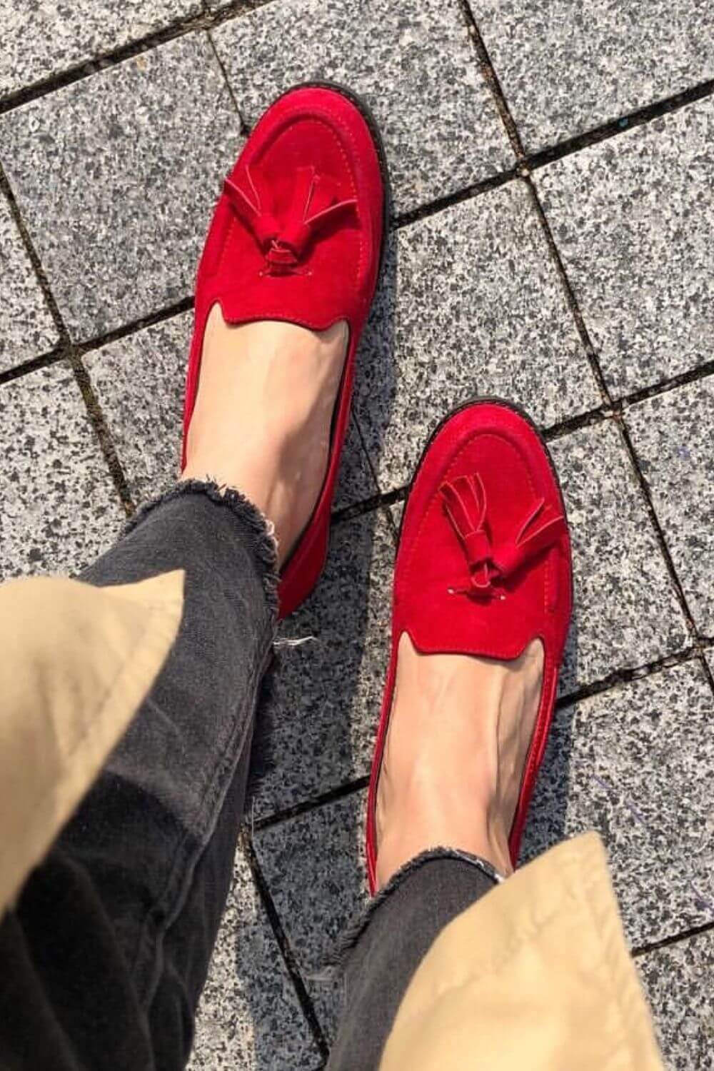 Mocassini in pelle scamosciata con fiocco rosso e punta quadrata [Pre-ordine]