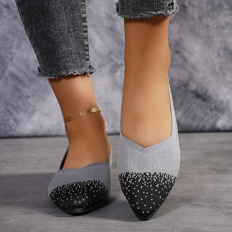 Ballerine traspiranti con punta affilata e lavorazione a maglia colorblock