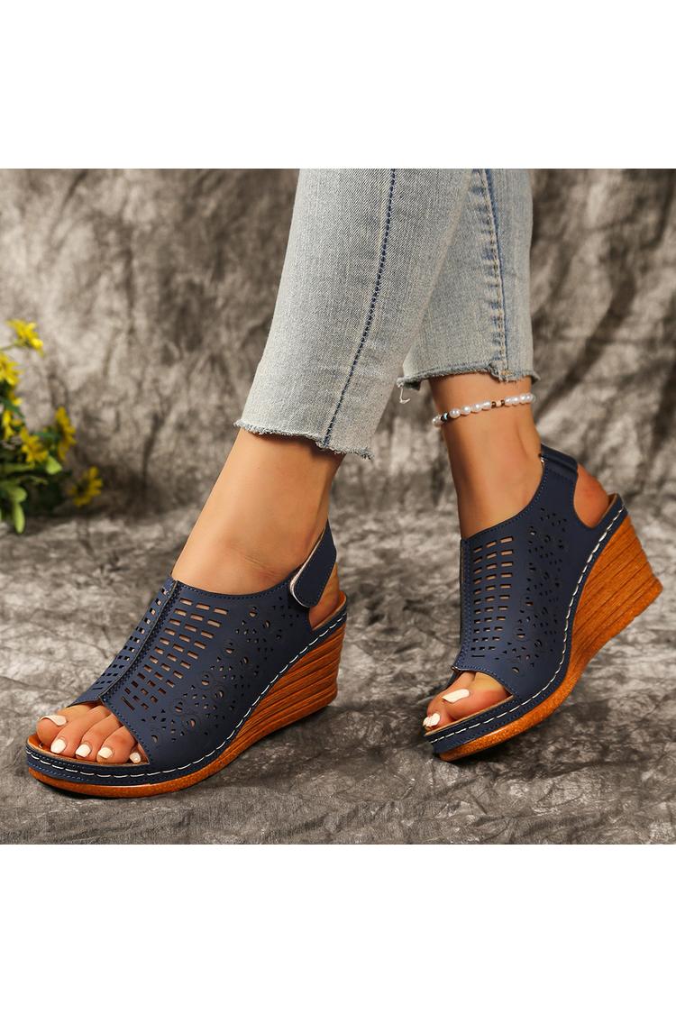 Sandali con zeppa e cinturino posteriore casual, con punta tonda e traforata, tinta unita