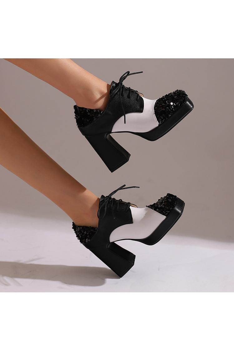 Talons épais à lacets colorblock avec patchwork décoré de sequins et bout carré