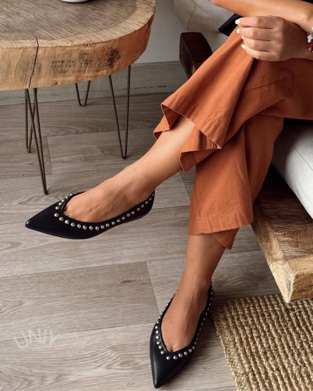 Ballerine eleganti nere con punta a punta e borchie argentate [Pre-ordine] 