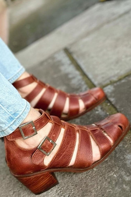 Echtleder Doppel-Schnallen-Käfig-Riemen Blockabsatz Sandalen [Vorbestellung]