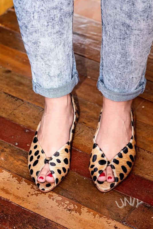 Zapatos planos con punta abierta y estampado de leopardo y lunares [Reserva]
