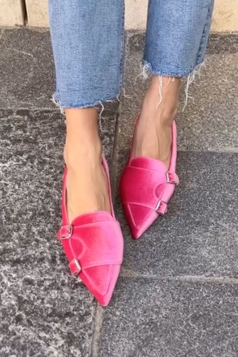 Sabrinas de Veludo Rosa com Biqueira Apontada e Fivela [Pré-Encomenda]