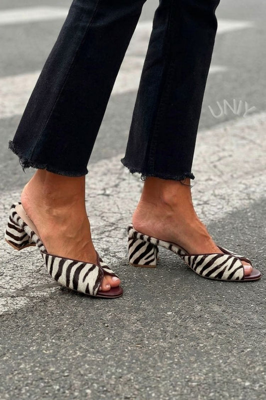 Mules elegantes con estampado de cebra y tacón de bloque de pelo sintético de poni [Preventa]