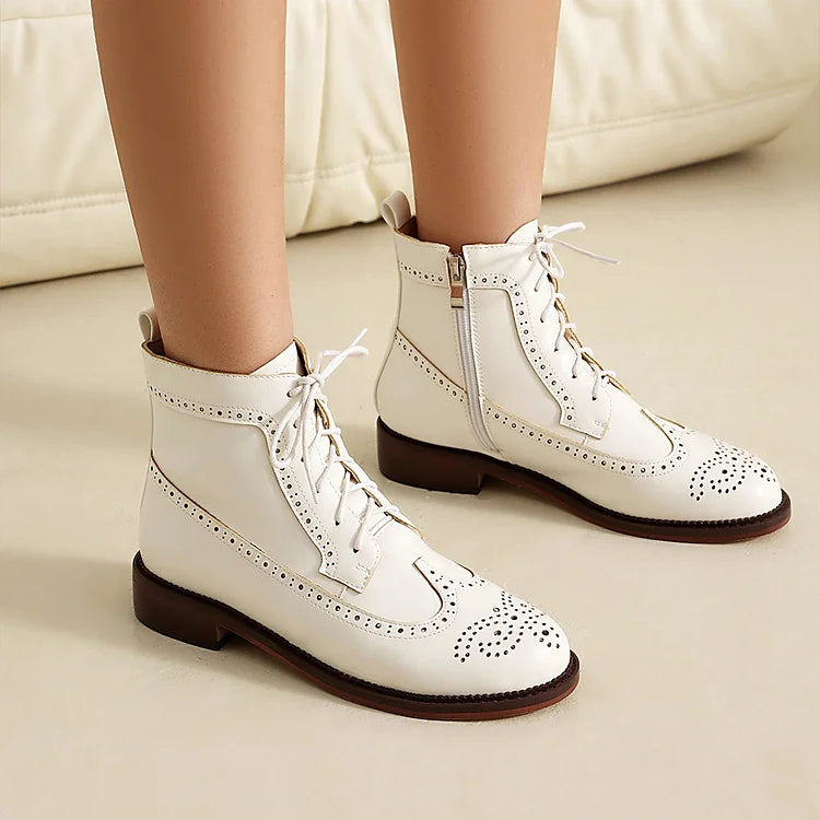 Stivaletti alla caviglia con lacci e punta tonda traforata in tinta unita