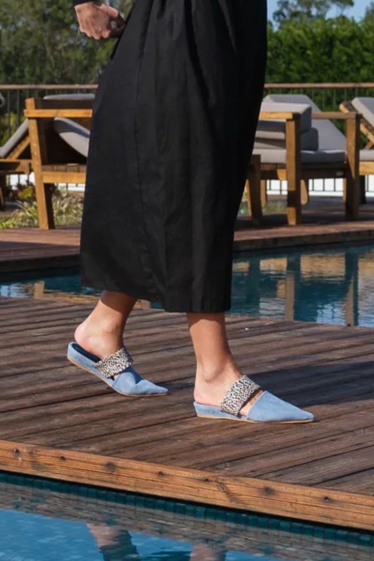 Sabot piatti a punta con stampa leopardata chic [Preordine]