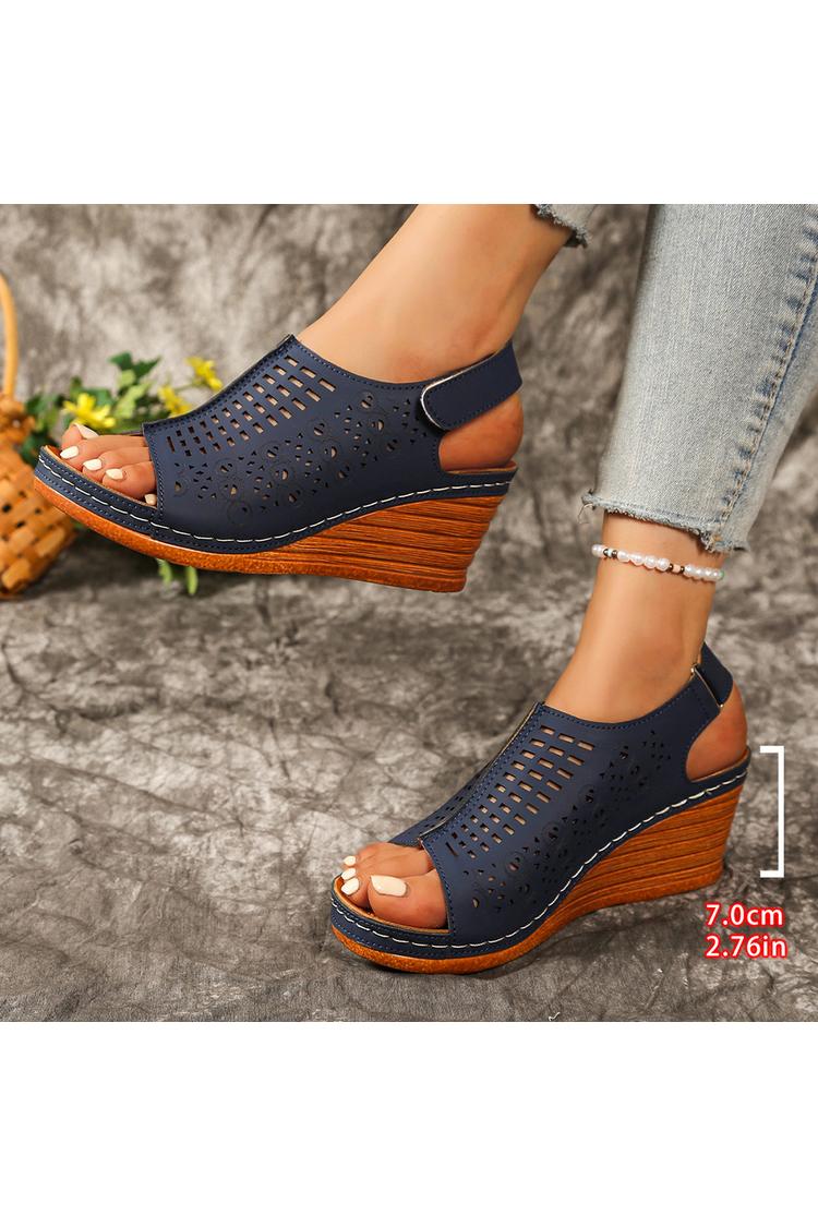 Sandali con zeppa e cinturino posteriore casual, con punta tonda e traforata, tinta unita