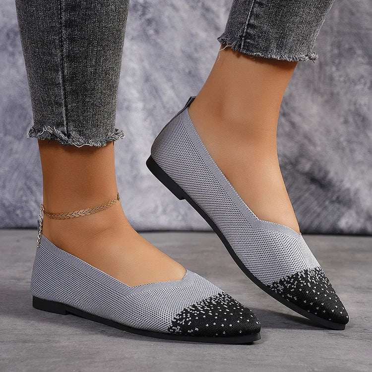 Ballerine traspiranti con punta affilata e lavorazione a maglia colorblock