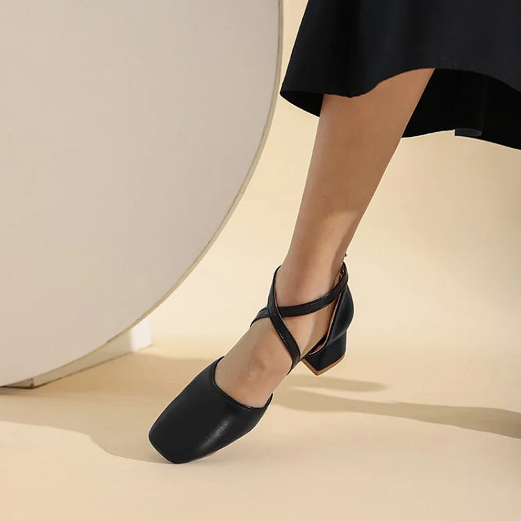 Scarpe con tacco grosso, punta quadrata, fibbia e cinturino incrociato, tinta unita