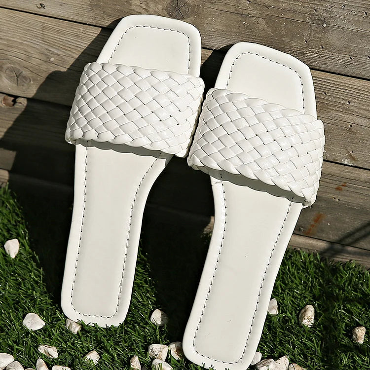 Pantofole casual con punta quadrata e dettagli in tessuto a tinta unita 