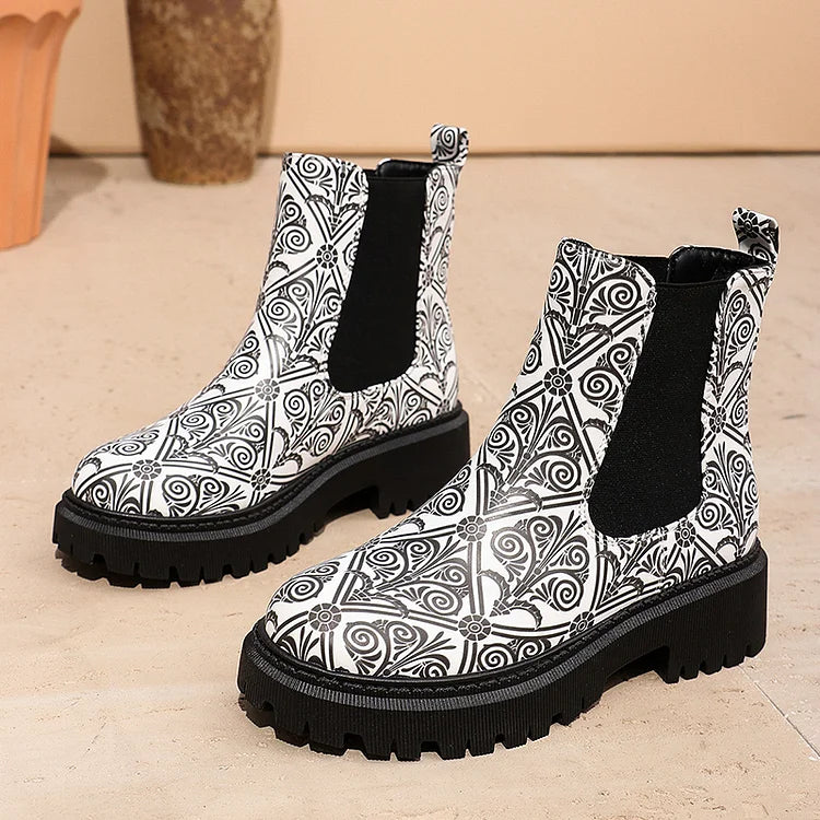 Patchwork-Stiefeletten mit klobigem Absatz und mehrfarbigem Aufdruck und runder Zehenpartie