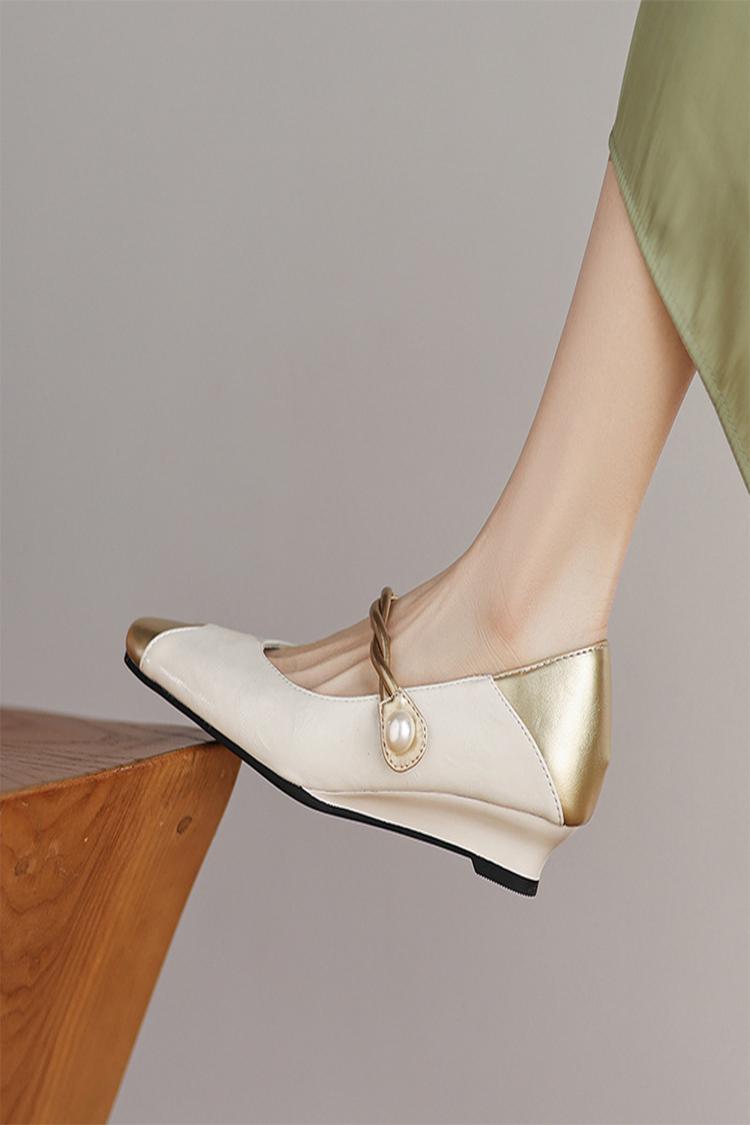 Scarpe con tacco basso, punta quadrata, fibbia con cinturino intrecciato e patchwork metallizzato lucido