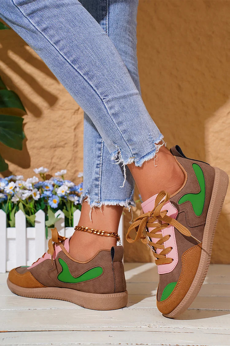 Sneakers casual con lacci, punta rotonda e suola morbida, a blocchi di colore