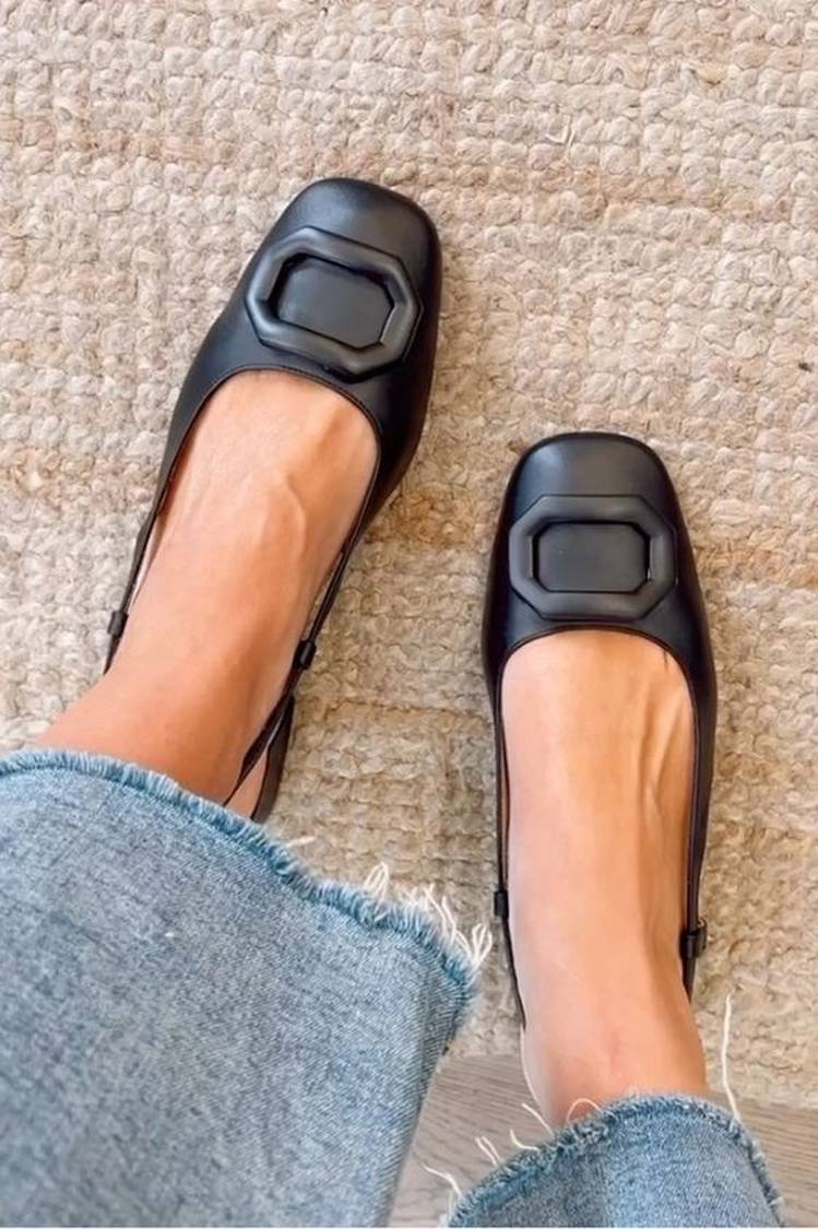 Kwadratowe baleriny z ostro zakończonym noskiem i klamrą [Przedsprzedaż]