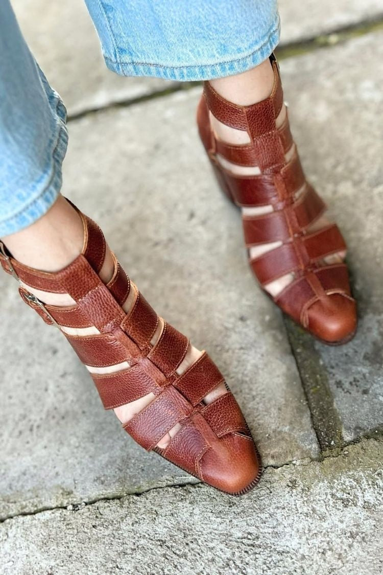 Echtleder Doppel-Schnallen-Käfig-Riemen Blockabsatz Sandalen [Vorbestellung]