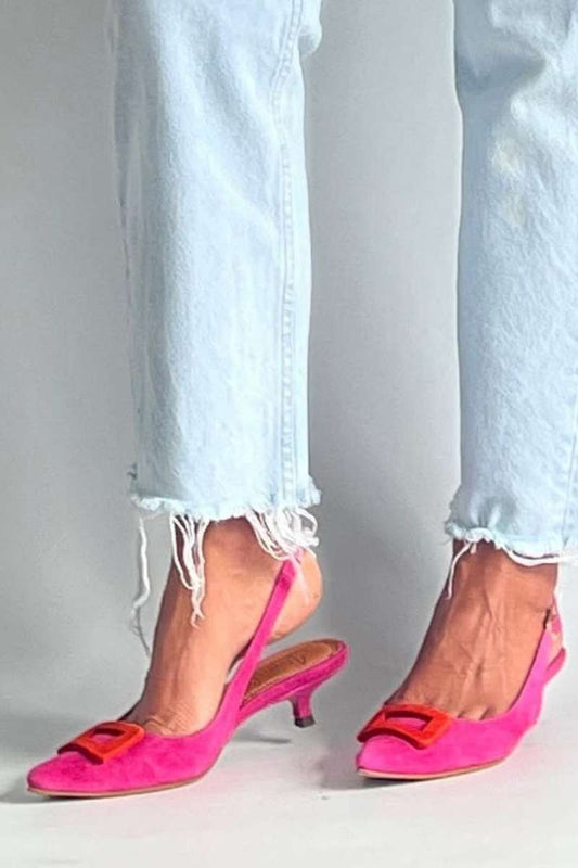 Tacones de gamuza rosa con hebilla decorativa [Reserva]