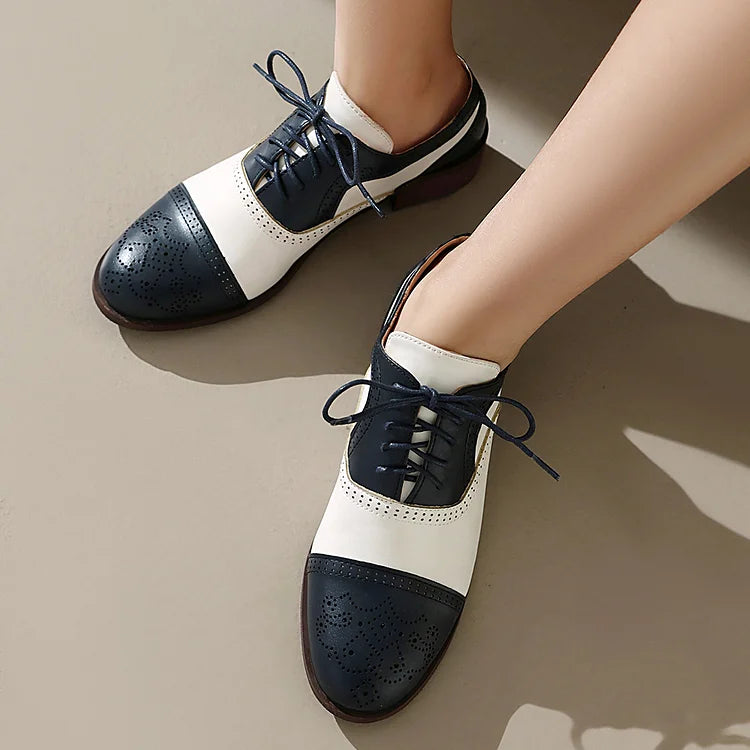 Oxford brogue con punta tonda e lacci colorblock e tacco basso a blocco