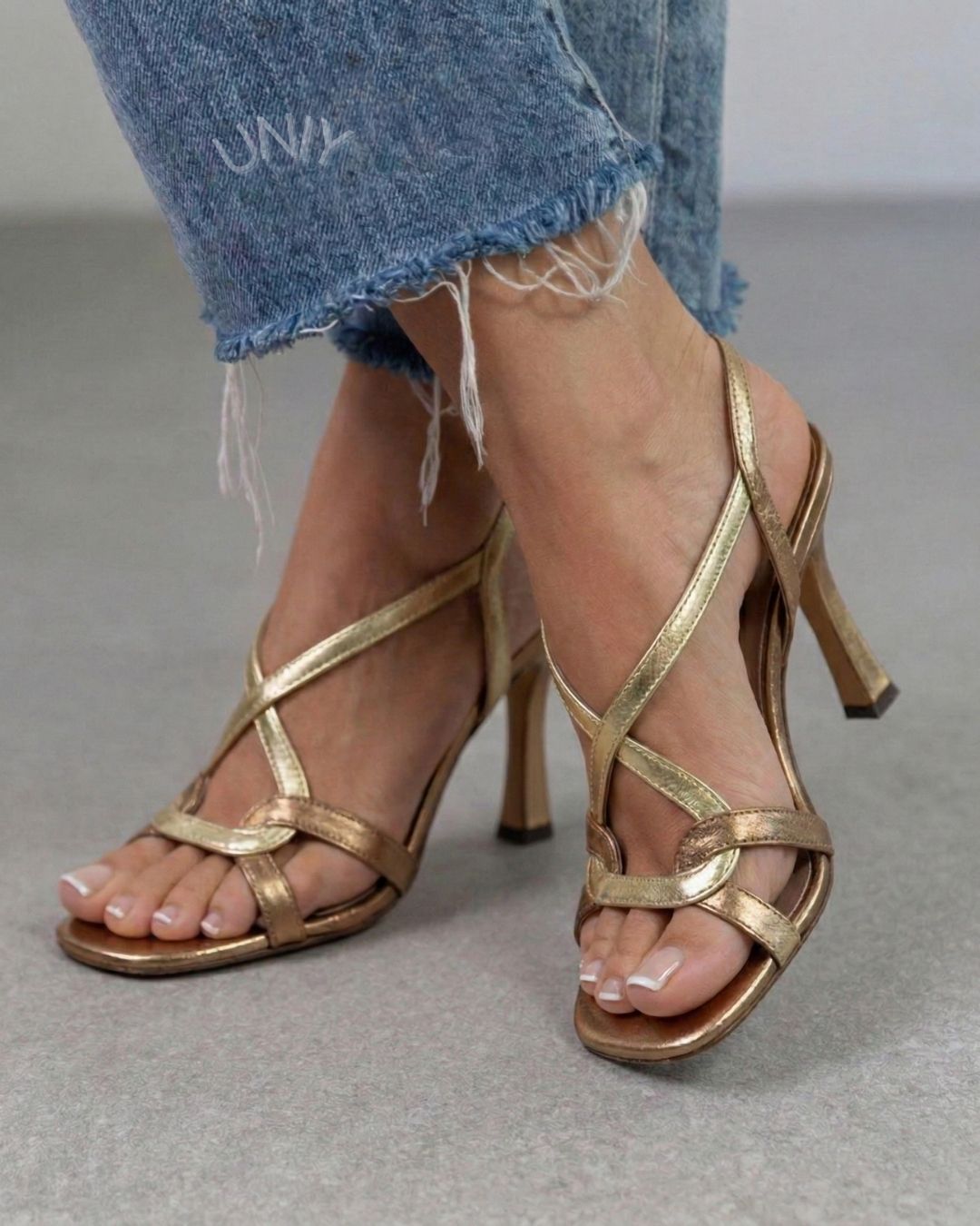 Sandales élégantes à talon haut doré à brides et bout ouvert [Précommande]