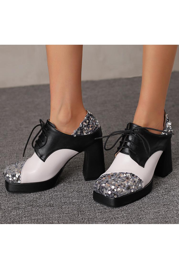 Talons épais à lacets colorblock avec patchwork décoré de sequins et bout carré