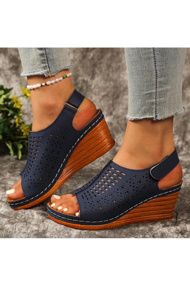 Sandali con zeppa e cinturino posteriore casual, con punta tonda e traforata, tinta unita