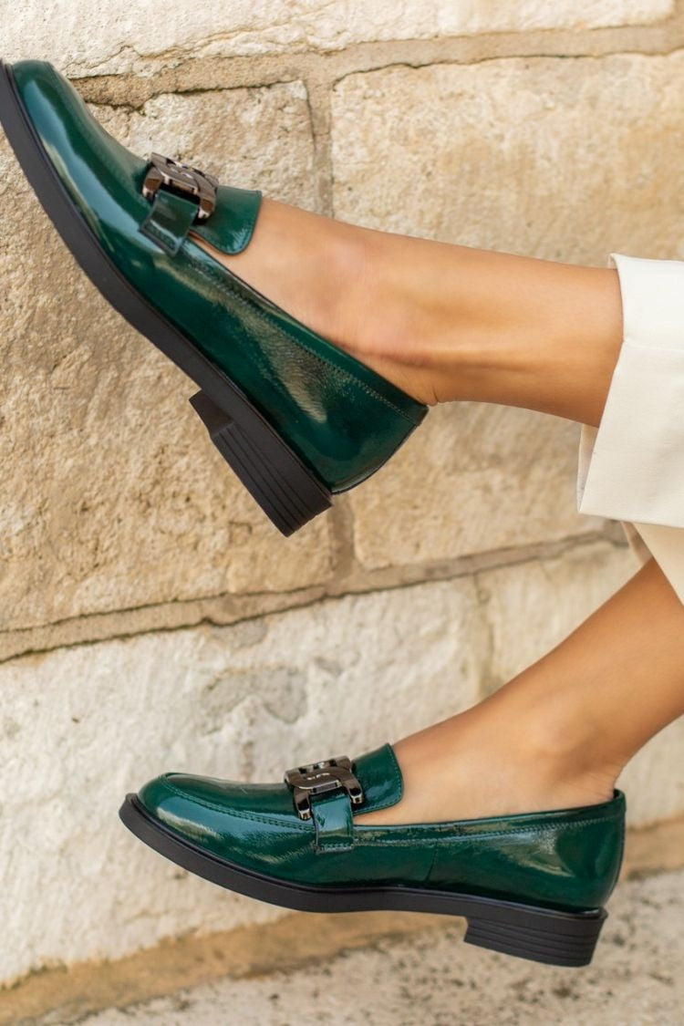 Donkergroene lakleren loafers met metalen gesp en dikke zool [Pre-order]