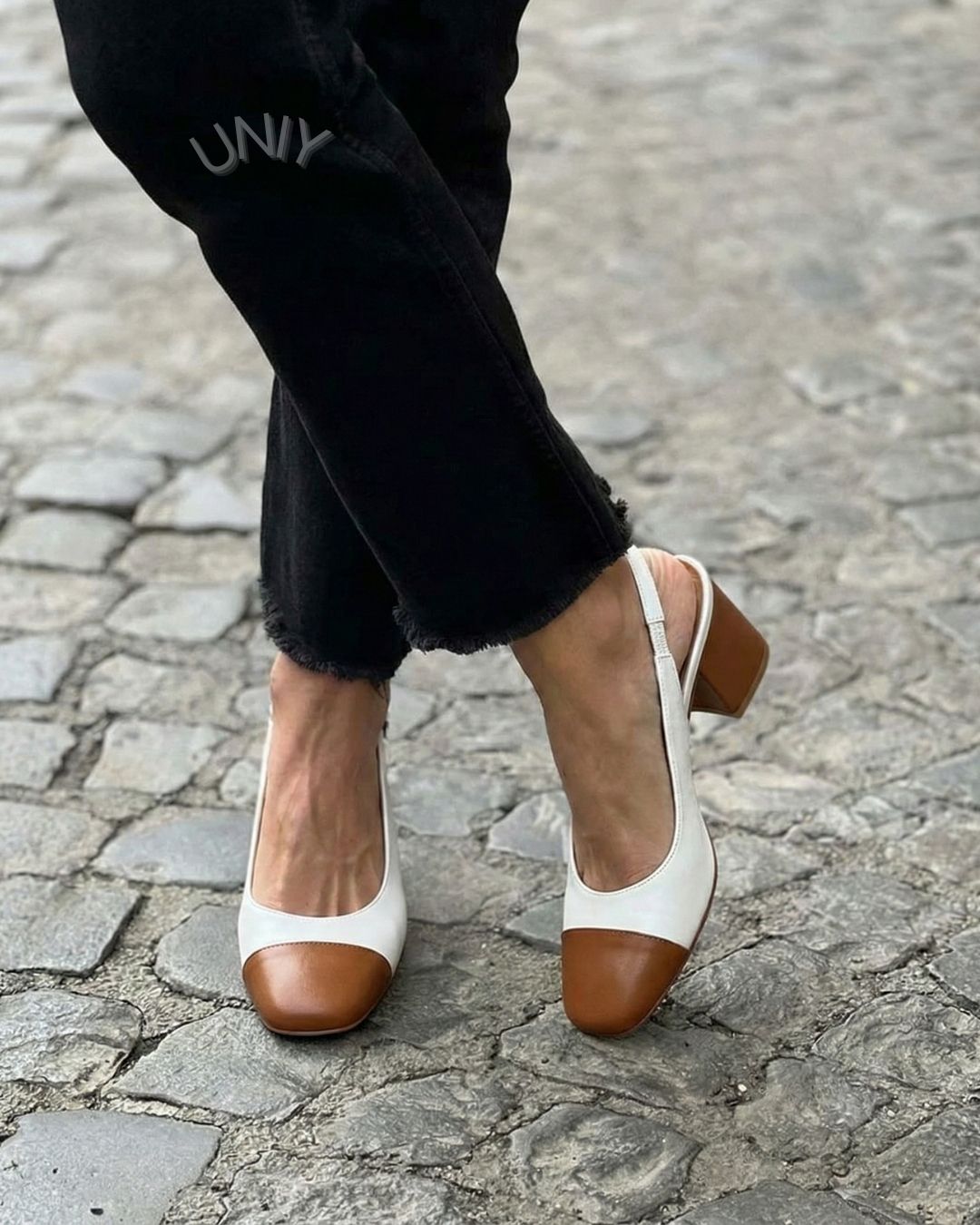 Sapatos Retrô Bicolor Branco e Marrom Claro com Biqueira e Salto Bloco com Tira Traseira [Pré-venda]