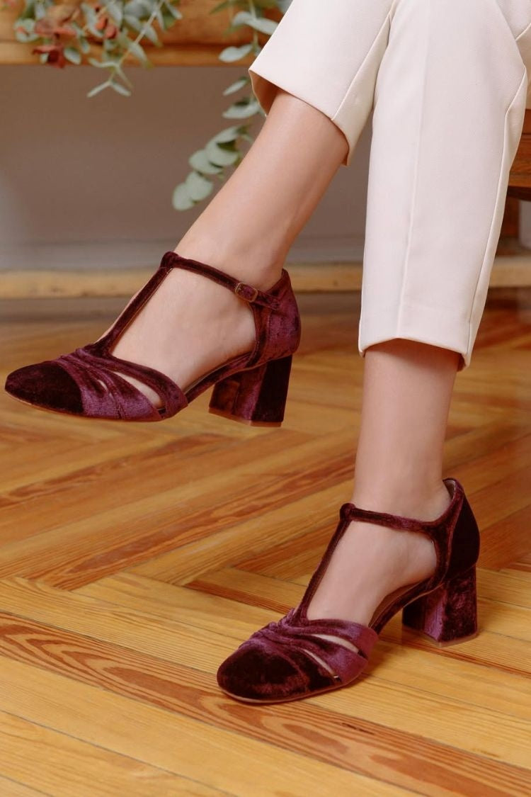 Burgunderroter Samt T-Riemen Cutout Geschlossener Zeh Blockabsatz [Vorbestellung]