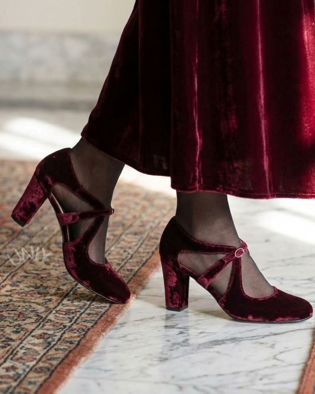 Zapatos Mary Jane vintage de terciopelo burdeos con tiras cruzadas y tacones de bloque [Reserva] 