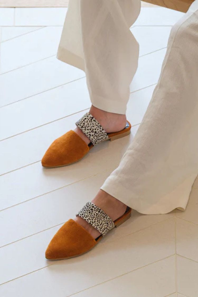 Sabot piatti a punta con stampa leopardata chic [Preordine]