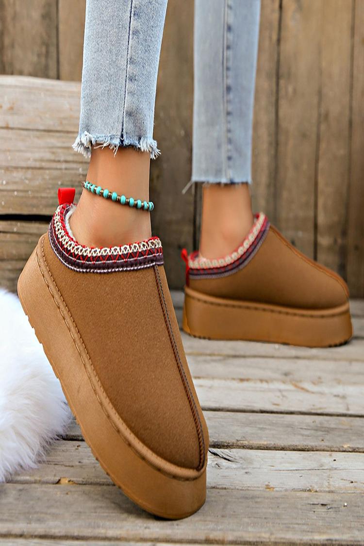 Stivali da neve bassi con plateau e fodera in pelliccia sintetica con motivo a punto scamosciato 