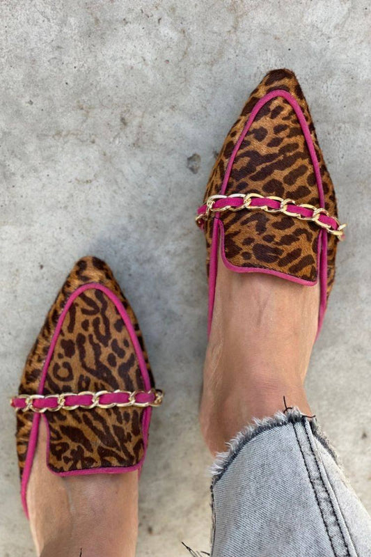 Ballerine a punta in similpelle con finiture leopardate e catena [Pre-ordine]