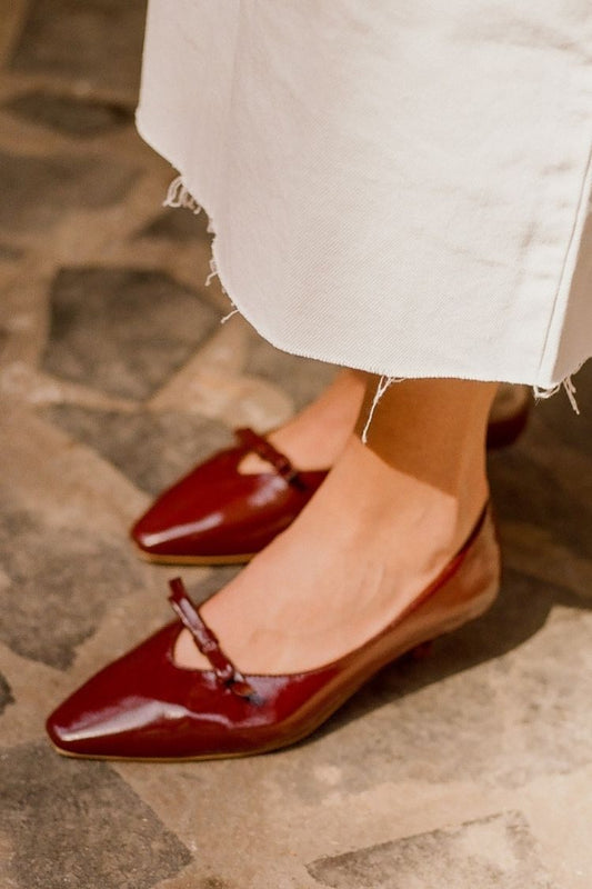 Glänzende rote Lack-Ballerinas mit spitzer Zehenpartie [Vorbestellung]