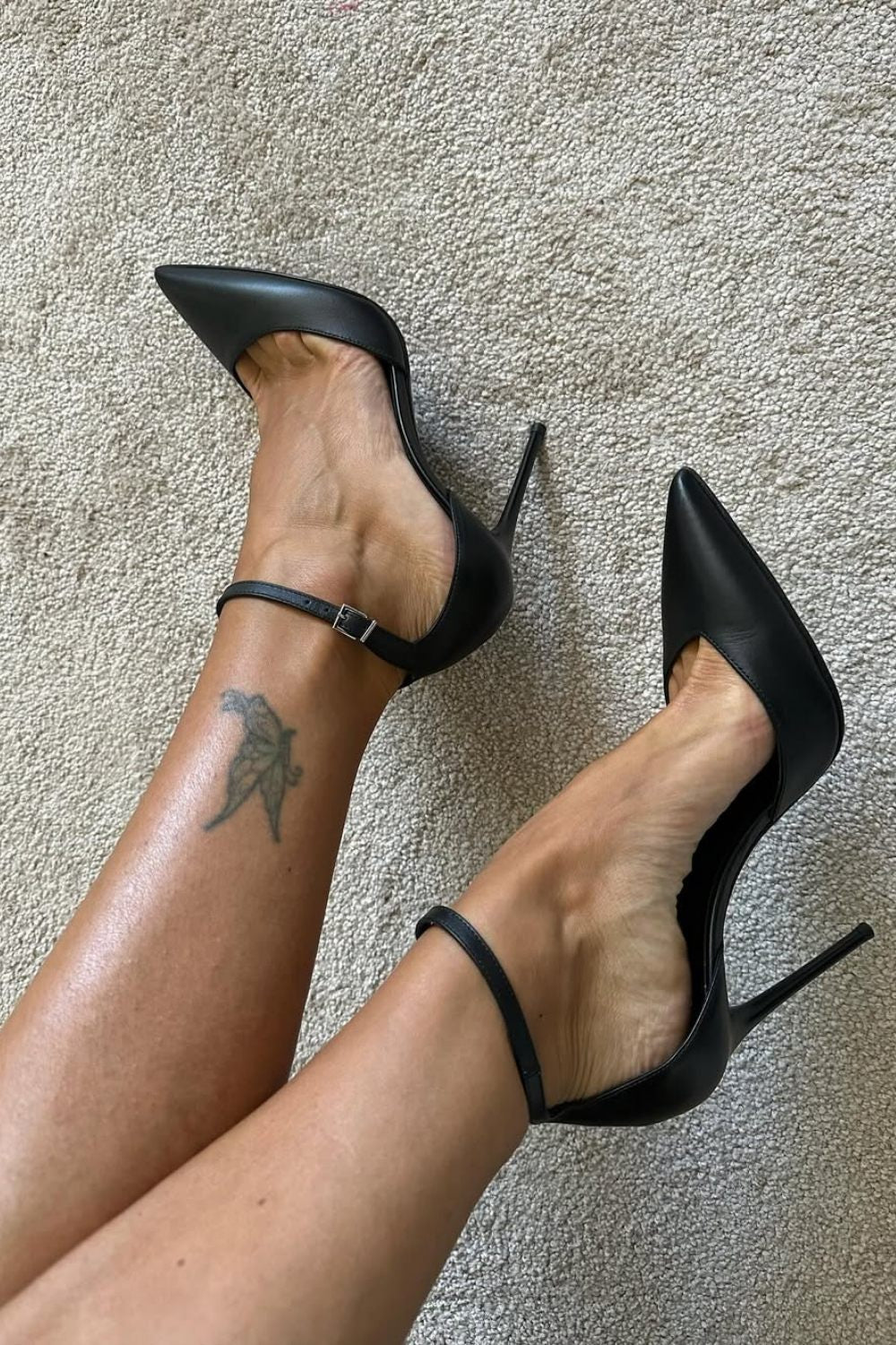 Schwarze Leder Spitz zulaufende Zehen Knöchelriemen Hohe Absätze [Vorbestellung]