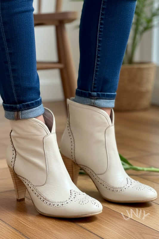 Botas de Tornozelo Brancas Sofisticadas com Brogue [Pré-Encomenda]
