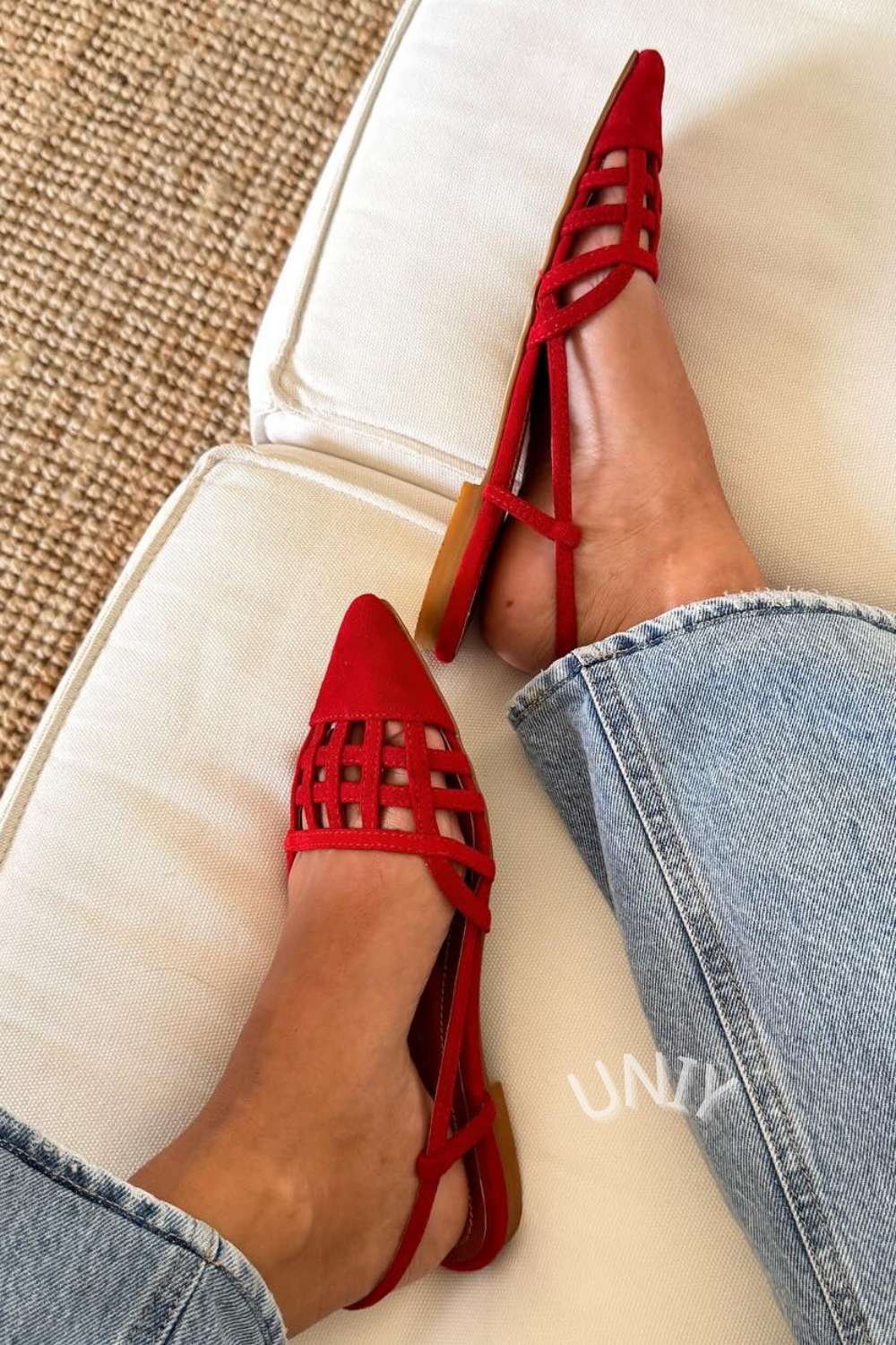 Ballerine in pelle scamosciata con punta a punta e inserti cut-out [Pre-ordine]