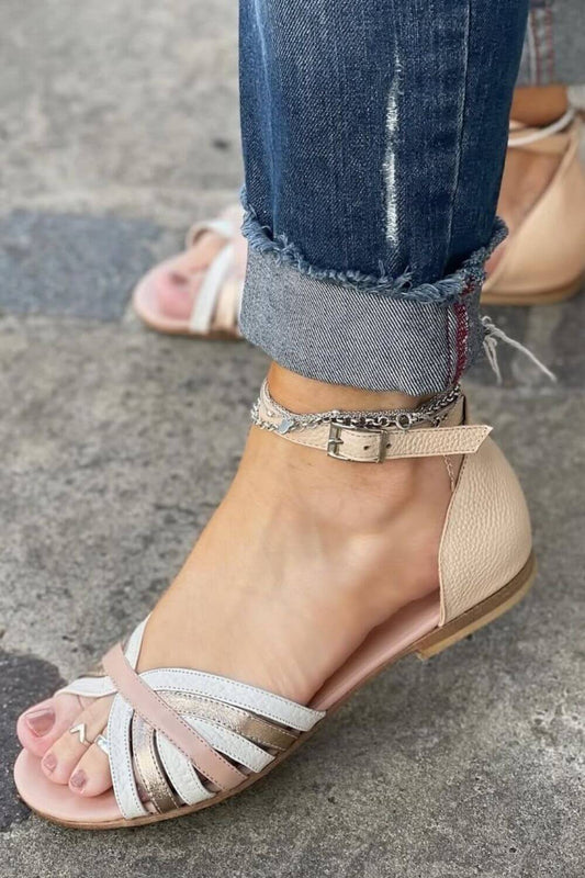 Sandales plates à bride de cheville avec détail chaîne en simili cuir [Précommande]