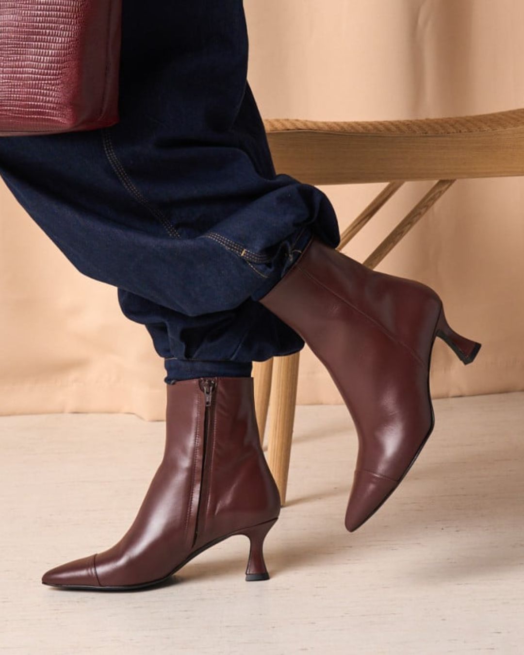 Elegante vielseitige Stiefeletten mit mittelhohem Absatz [Vorbestellung]