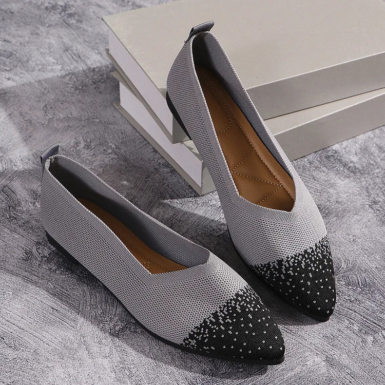 Ballerine traspiranti con punta affilata e lavorazione a maglia colorblock
