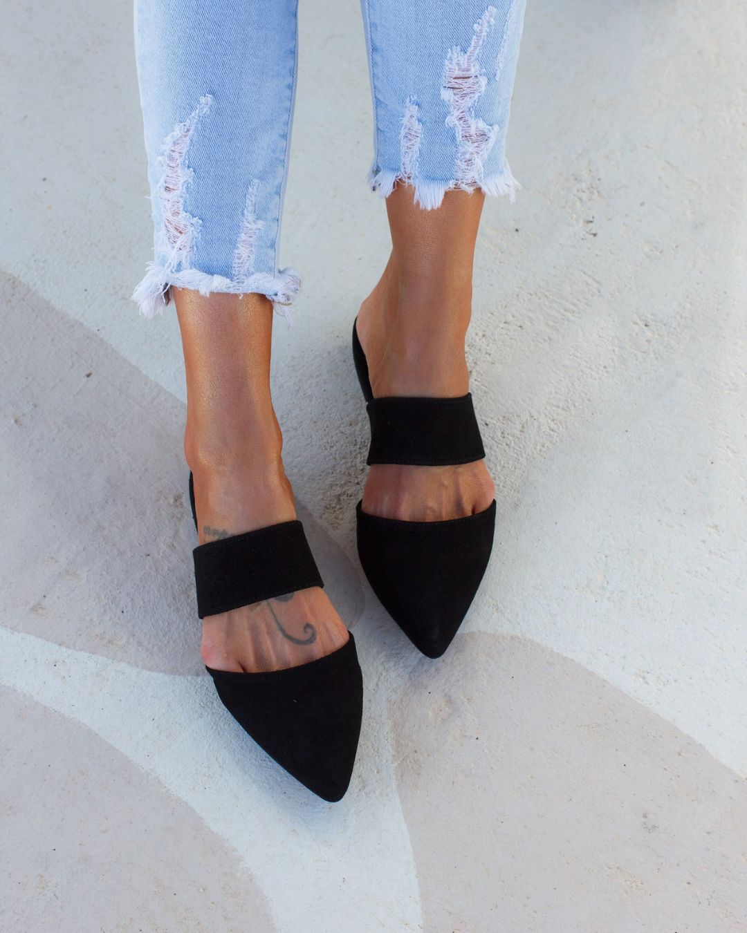 Schwarze Wildleder-Patchwork-Lässige Spitz zulaufende Mule-Flats [Vorbestellung]