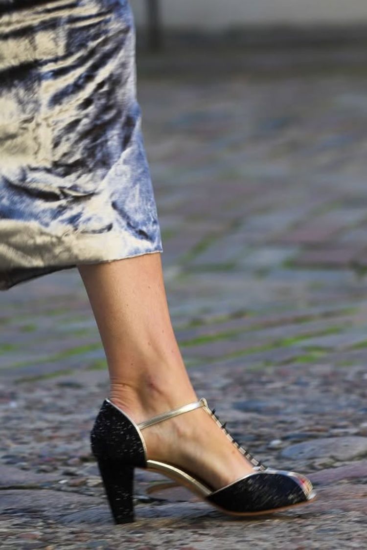 Black Glitter Peep Toe T-Strap Star Detail Block Heel Sandals [Pre Order]