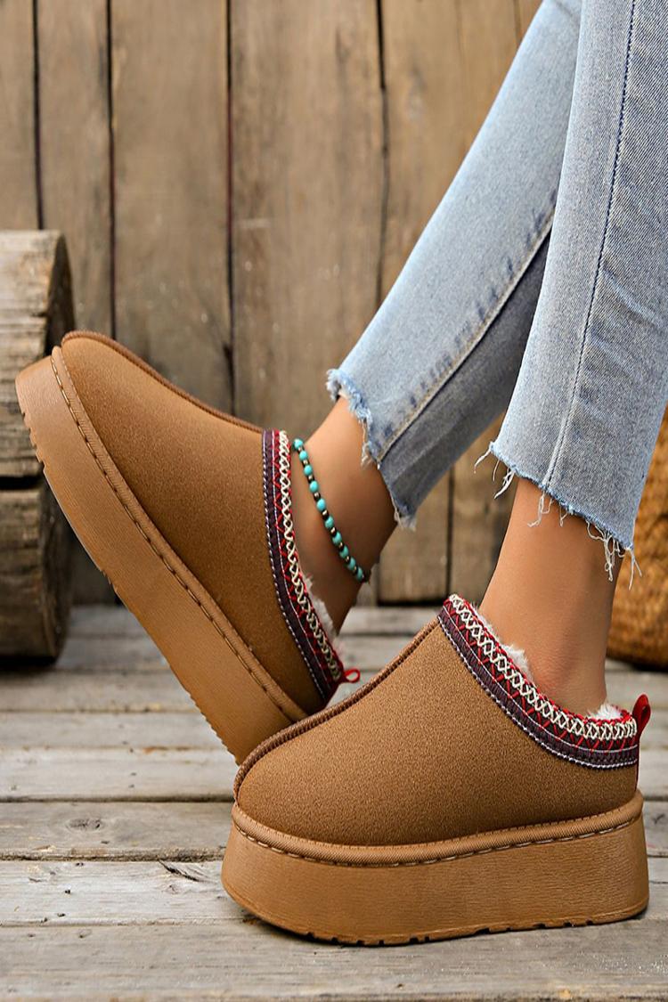 Stivali da neve bassi con plateau e fodera in pelliccia sintetica con motivo a punto scamosciato 