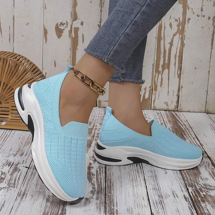 Scarpe casual da ginnastica con zeppa, punta rotonda, in maglia tinta unita