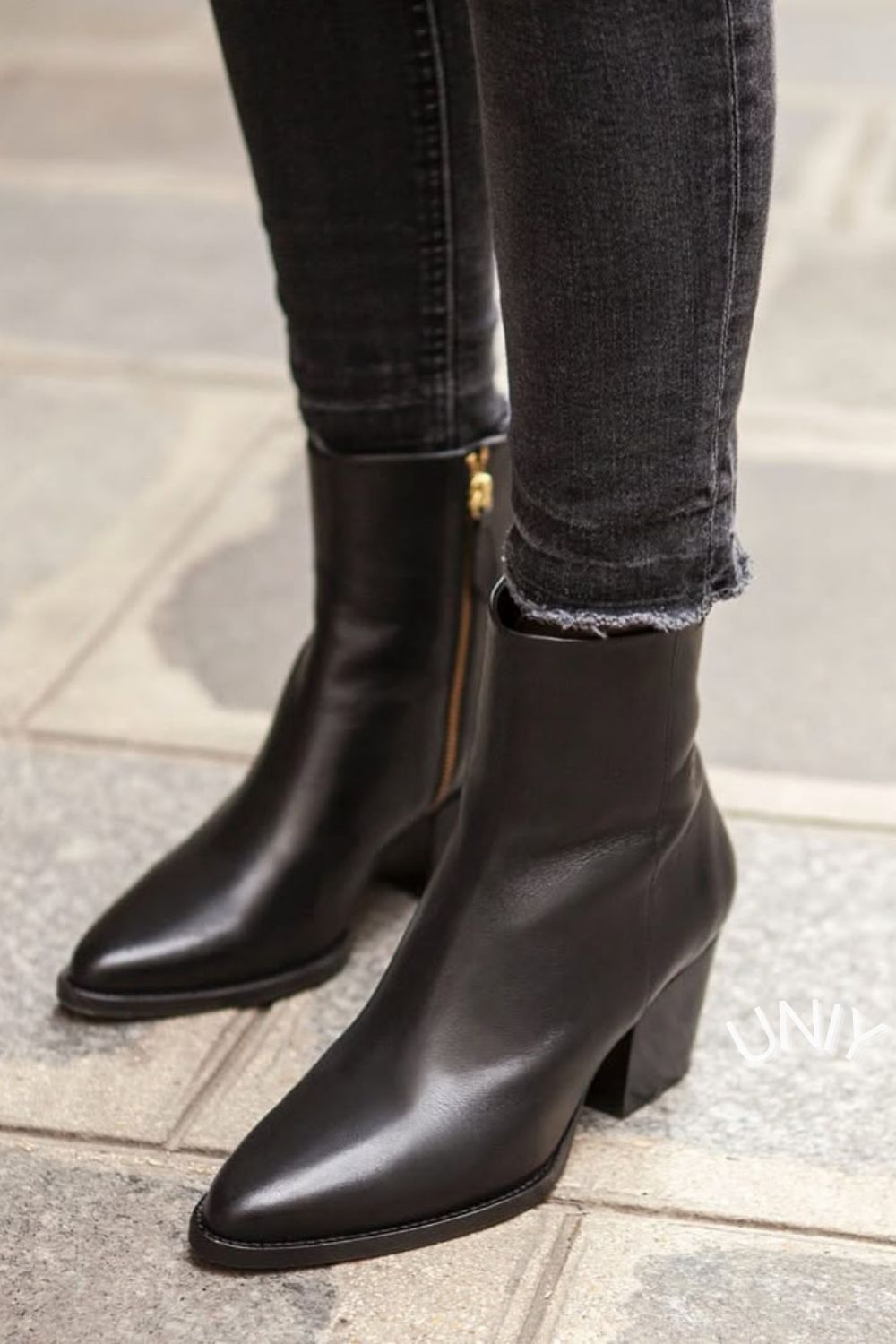 Botas de Cano Curto com Salto Quadrado em Pele Preta [Pré-Encomenda]