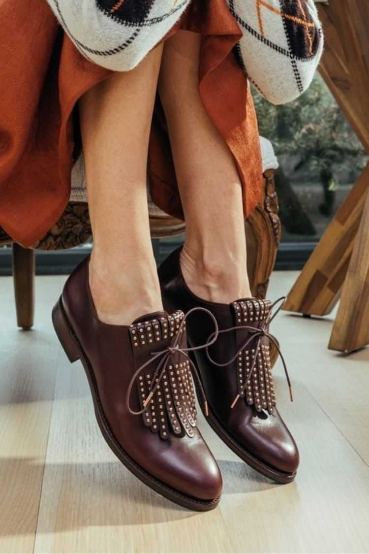 Ballerine con lacci e frange borchiate in pelle liscia [Pre-ordine] 