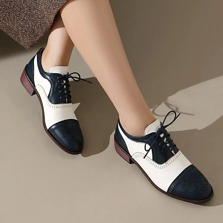Oxford brogue con punta tonda e lacci colorblock e tacco basso a blocco